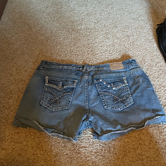 Slightly Distressed Amethyst Women’s Size 18 Jorts with Pocket Decals - Picture 2 of 9